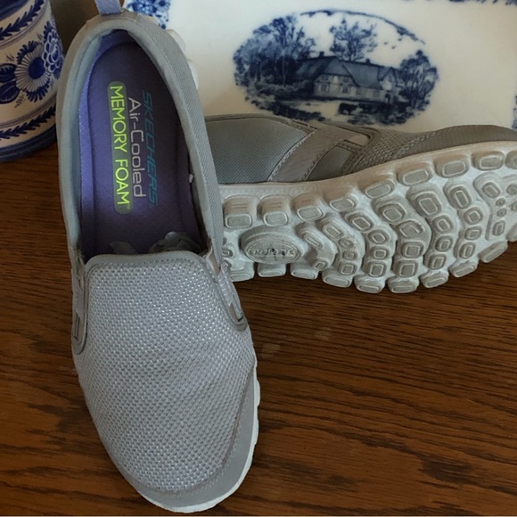 Skechers Air Cooled Memory Foam Slip-Ons Size 7 - Picture 8 of 9